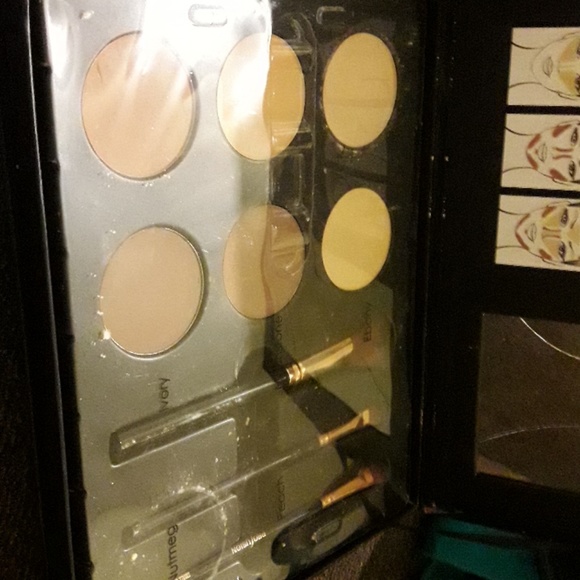 makeup - Picture 2 of 2